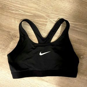 Nike women’s sports bra size M